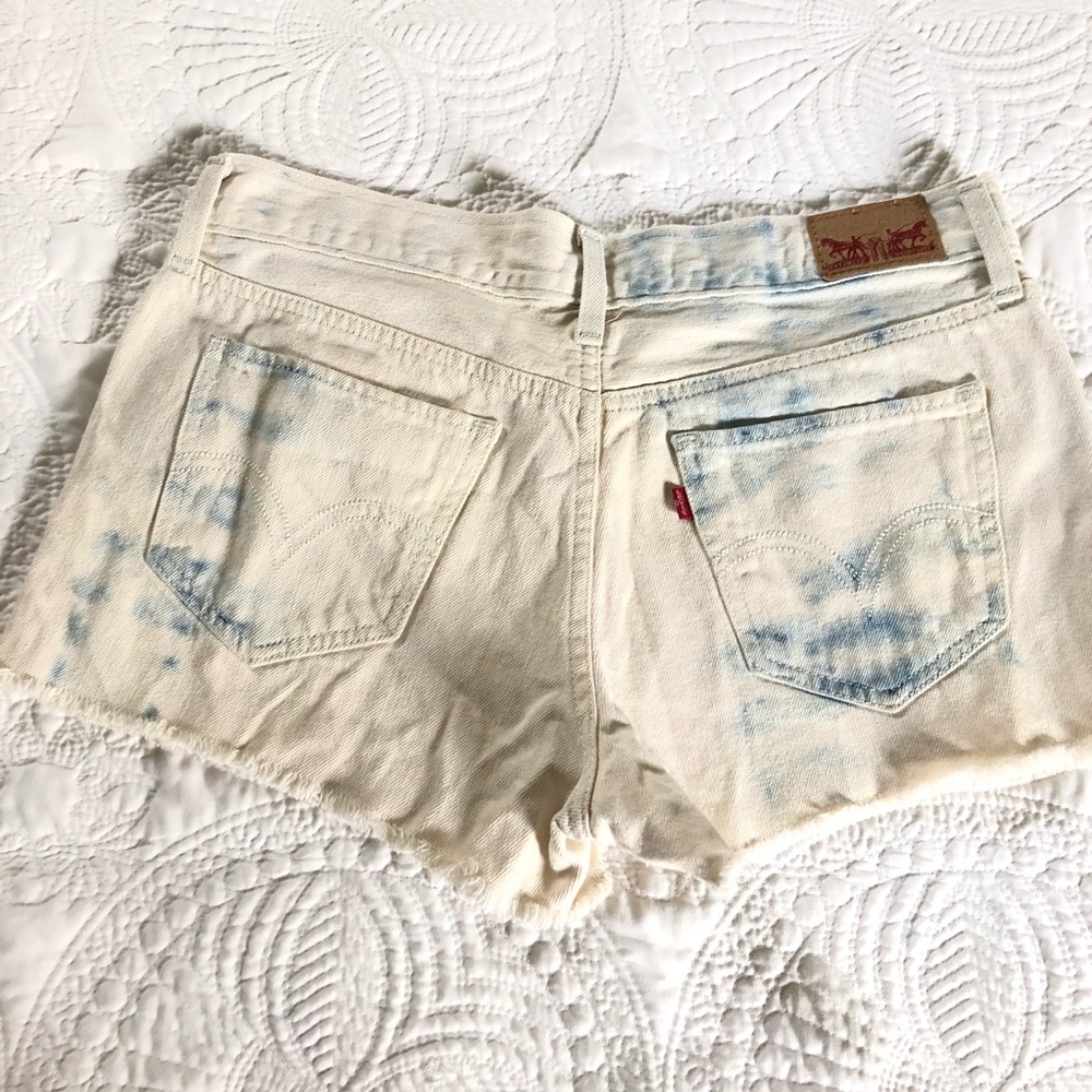 LEVI’S Tie Dye Cutoff Jean Shorts White Blue Junior Size 5 Zip Fly - Picture 2 of 13
